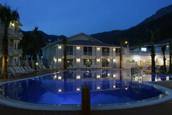 The Blue Lagoon Deluxe Hotel — фото 4