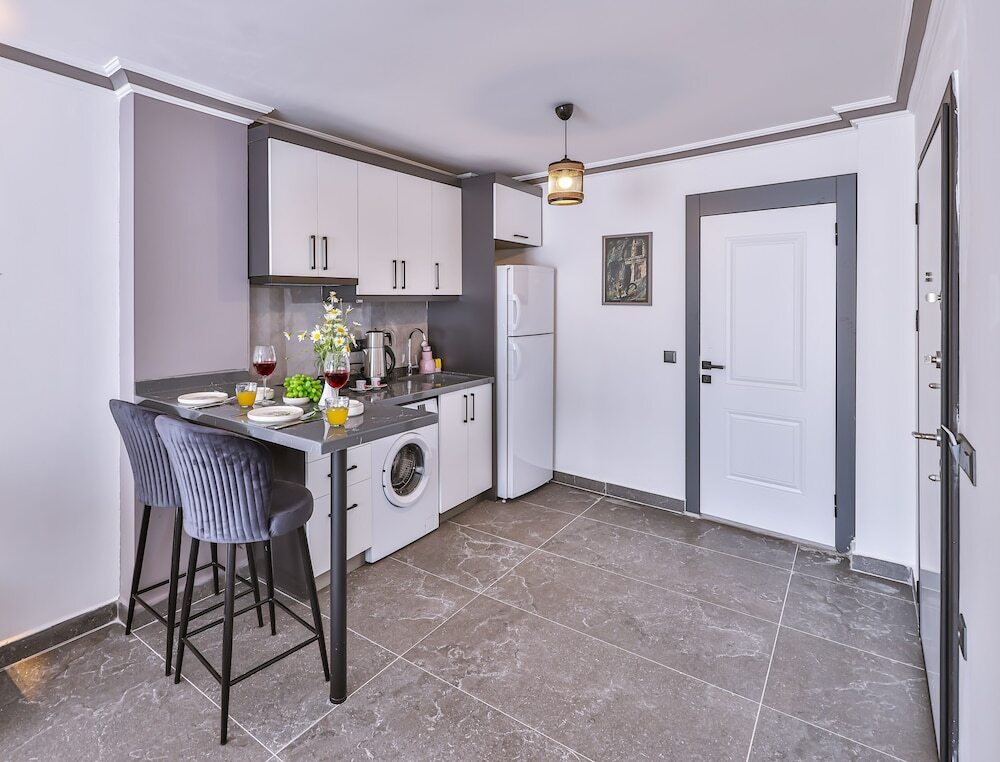 Каш: White House Apart