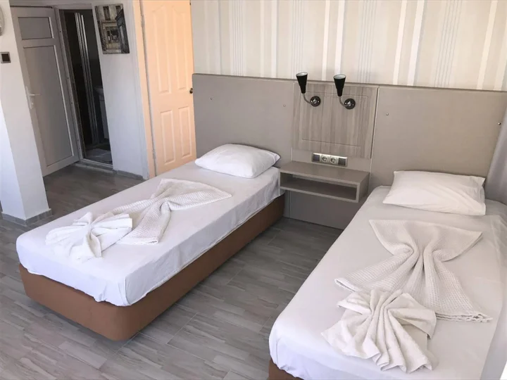 Айвалык: Hotel Marine