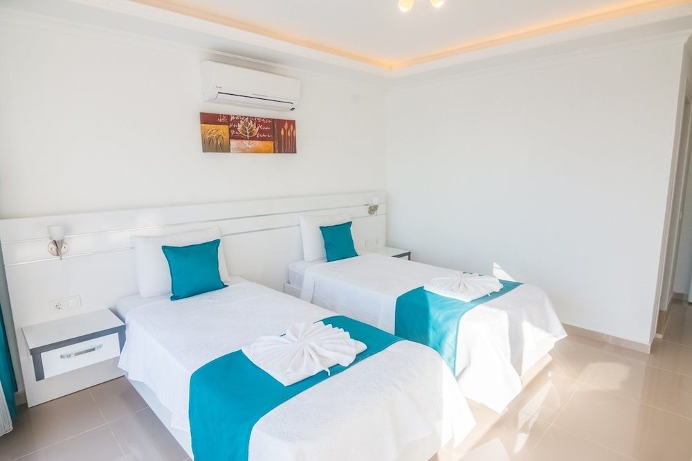 Исламлар: Villa Safir