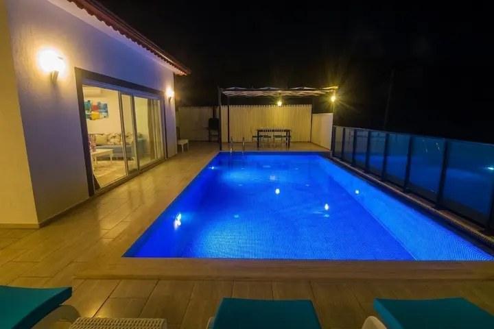 Исламлар: Villa Safir