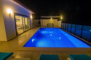 Исламлар: Villa Safir