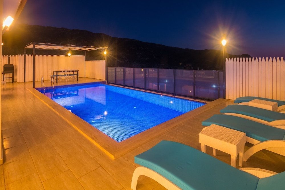 Исламлар: Villa Safir