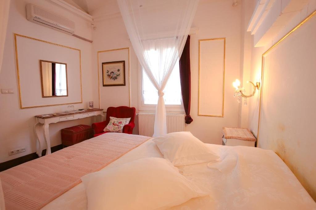 Айвалык: Moshinos Otel