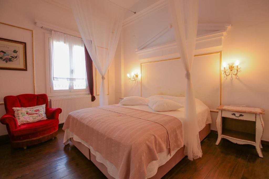 Айвалык: Moshinos Otel