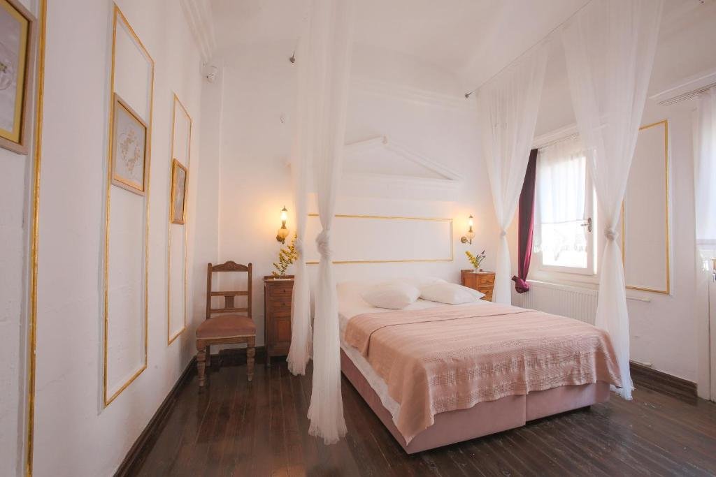Айвалык: Moshinos Otel