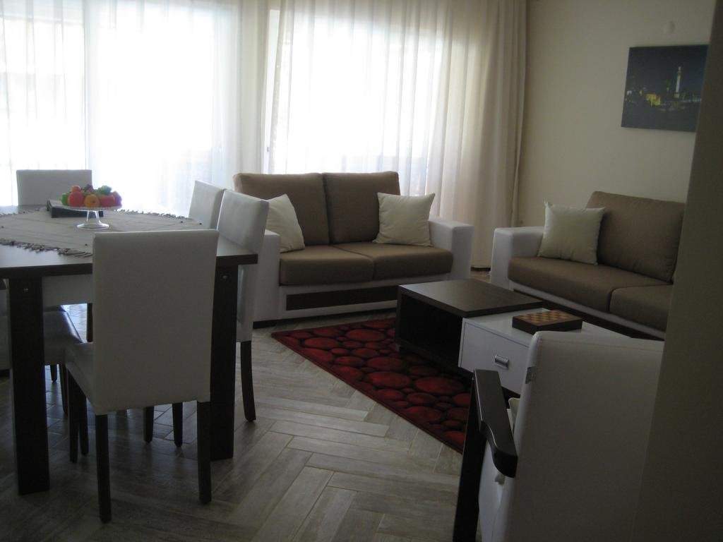 Дальян: Crescent Villa