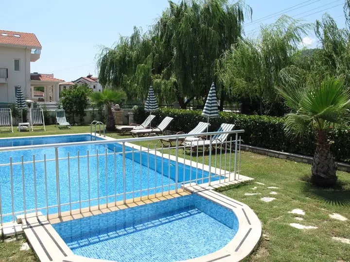 Дальян: Crescent Villa