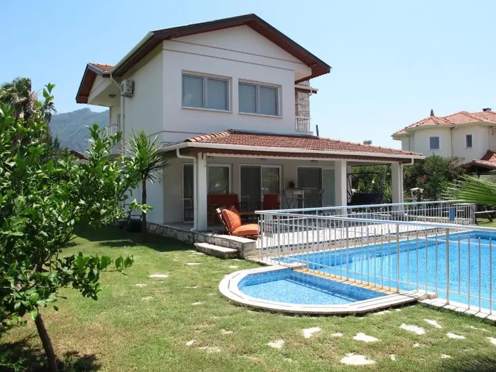 Дальян: Crescent Villa