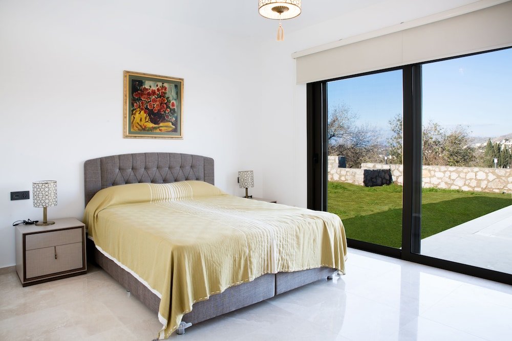 Яликавак: Important Group Villa Green