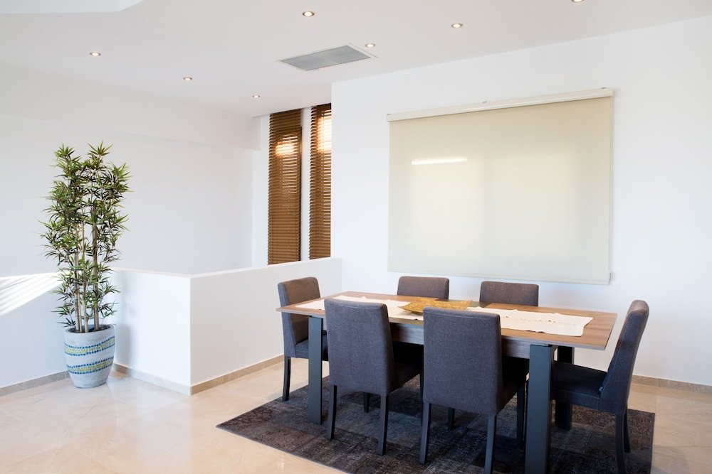 Яликавак: Important Group Villa Green