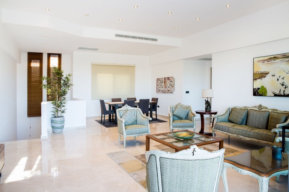 Яликавак: Important Group Villa Green