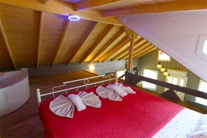 Исламлар: Villa Red