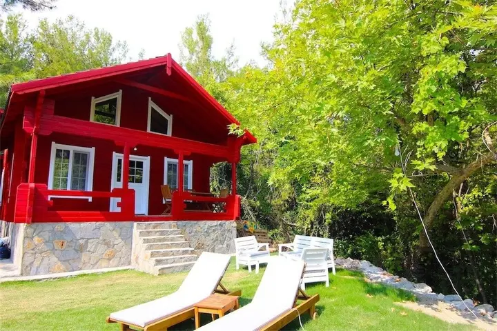 Исламлар: Villa Red