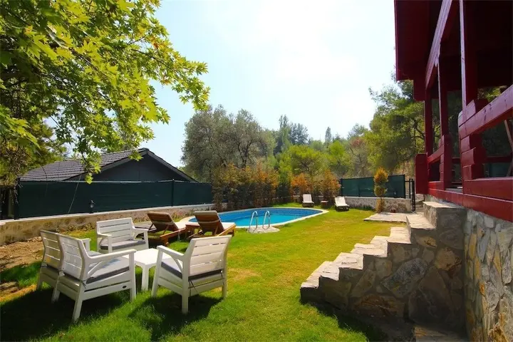 Исламлар: Villa Red