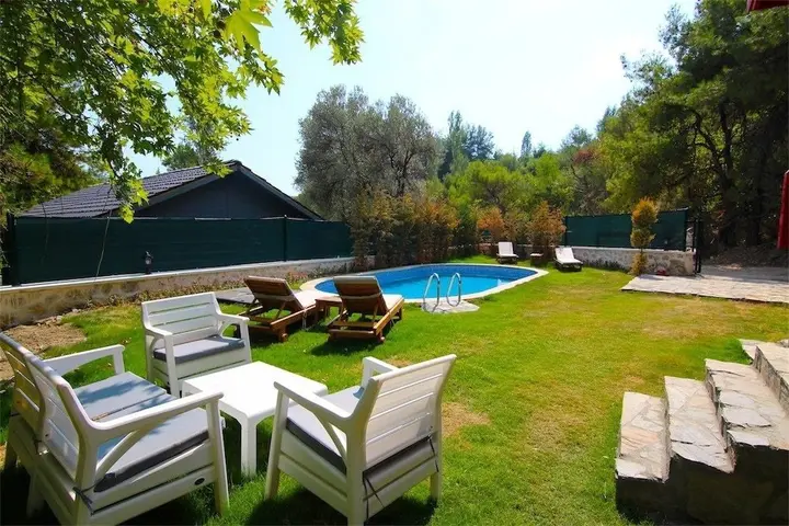 Исламлар: Villa Red
