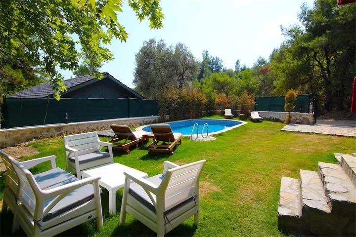 Исламлар: Villa Red