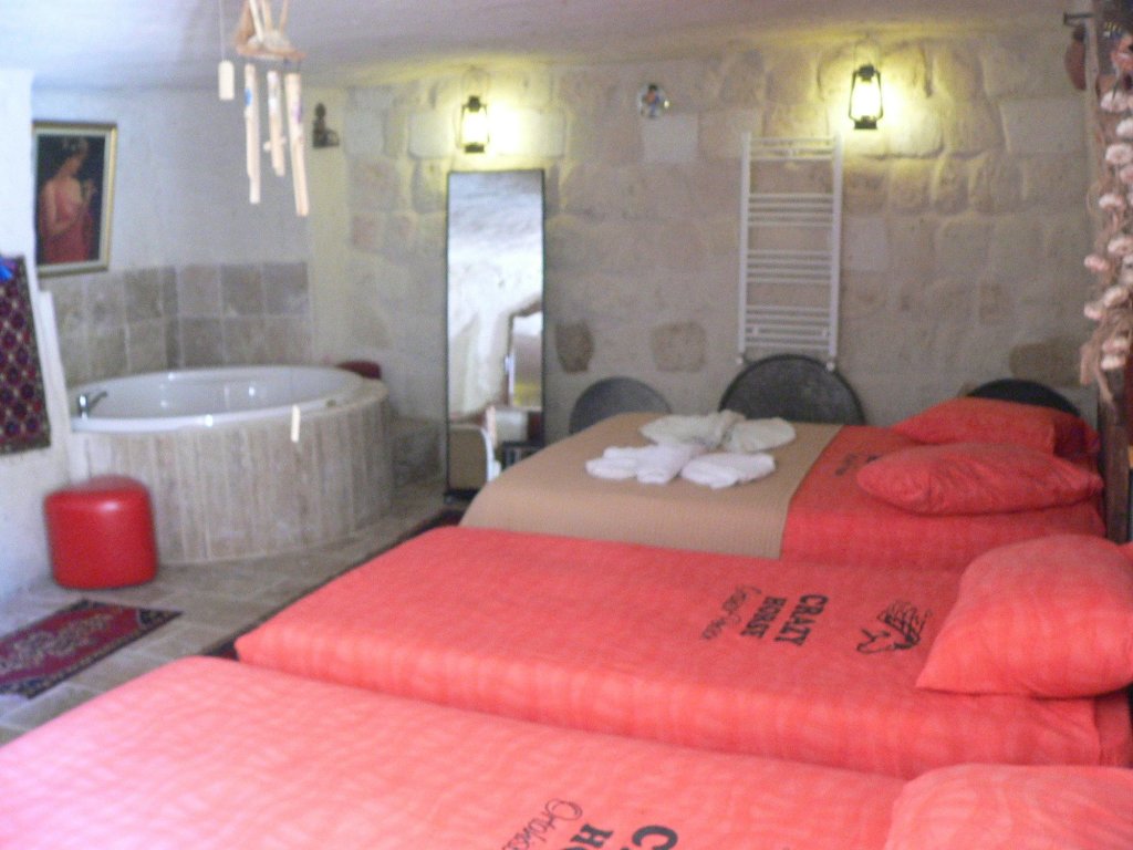 Ургуп: hotels crazy horse