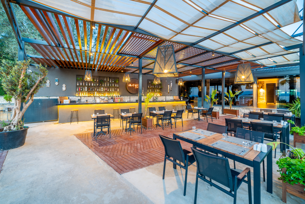 Торба: Moyo Beach Hotel