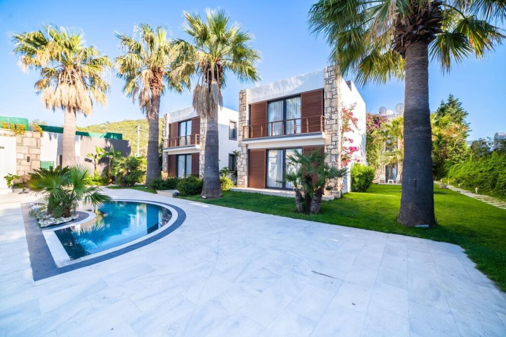 Торба: Moyo Beach Hotel