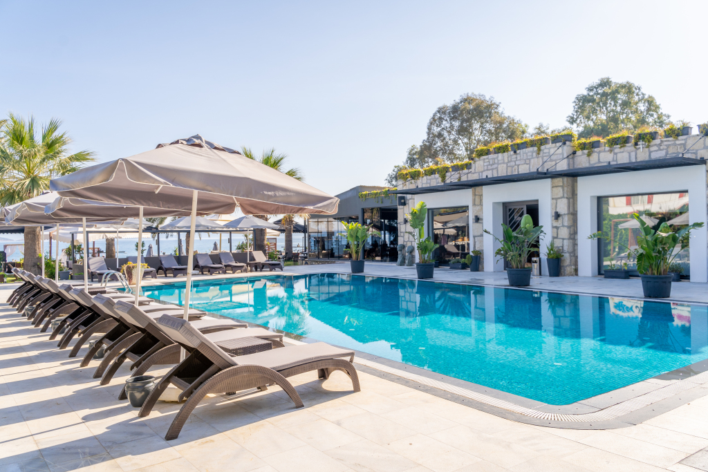 Торба: Moyo Beach Hotel
