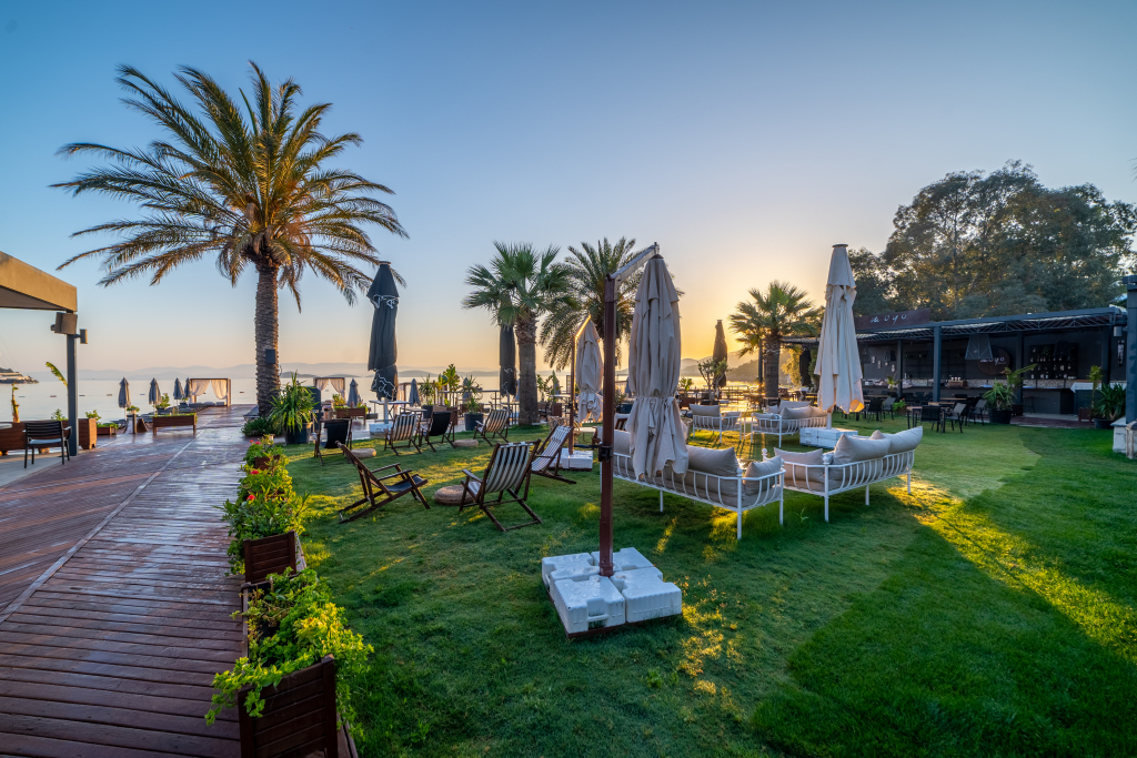 Торба: Moyo Beach Hotel