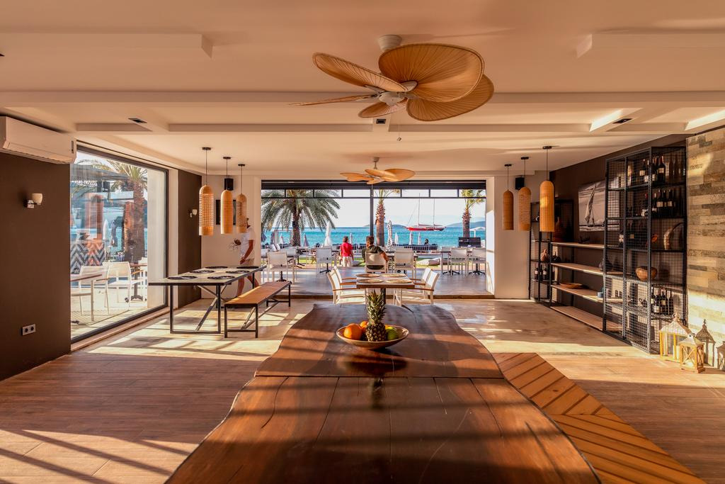Торба: Moyo Beach Hotel