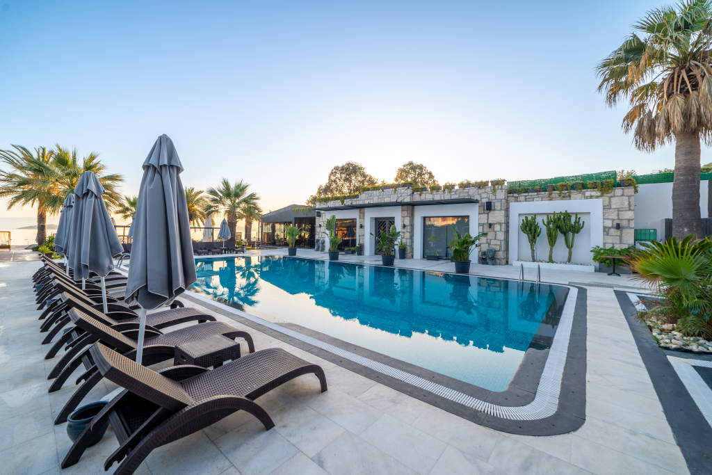 Торба: Moyo Beach Hotel