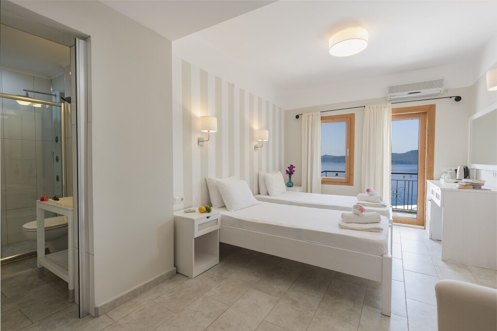 Каш: Kale Hotel