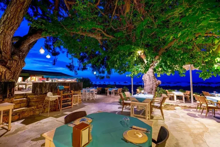 Чиралы: Бунгало Etenna Beach Bungalows