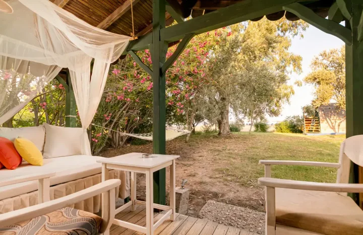 Чиралы: Бунгало Etenna Beach Bungalows