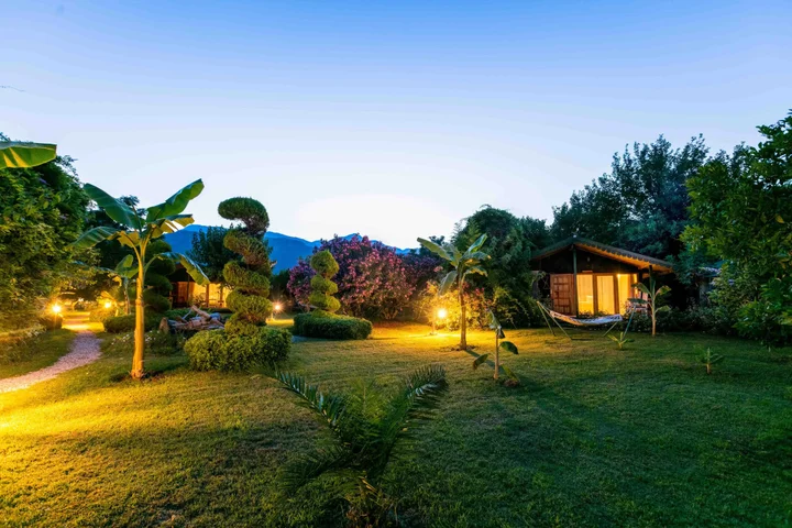 Чиралы: Бунгало Etenna Beach Bungalows