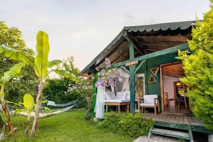 Чиралы: Бунгало Etenna Beach Bungalows