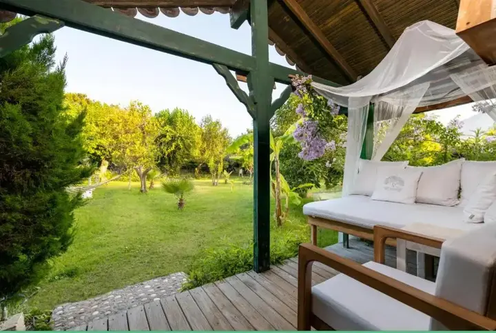 Чиралы: Бунгало Etenna Beach Bungalows