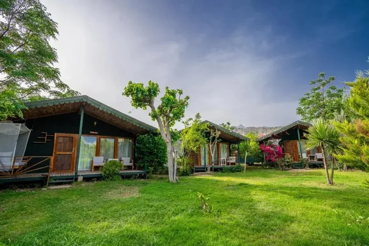 Чиралы: Бунгало Etenna Beach Bungalows