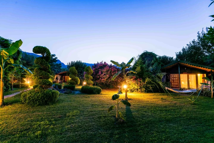 Чиралы: Бунгало Etenna Beach Bungalows