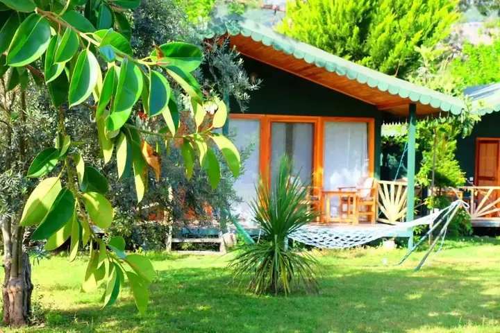 Чиралы: Бунгало Etenna Beach Bungalows