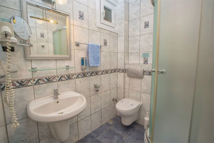 Каш: Hadrian Hotel