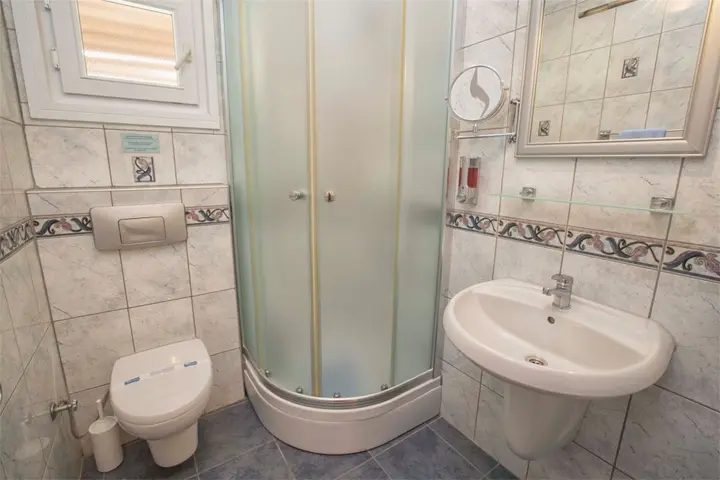 Каш: Hadrian Hotel