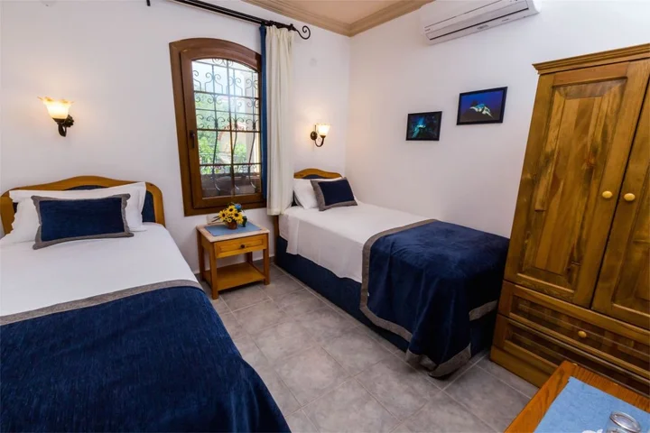Каш: Hadrian Hotel