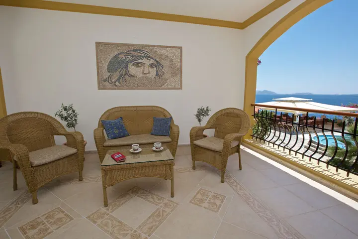 Каш: Hadrian Hotel