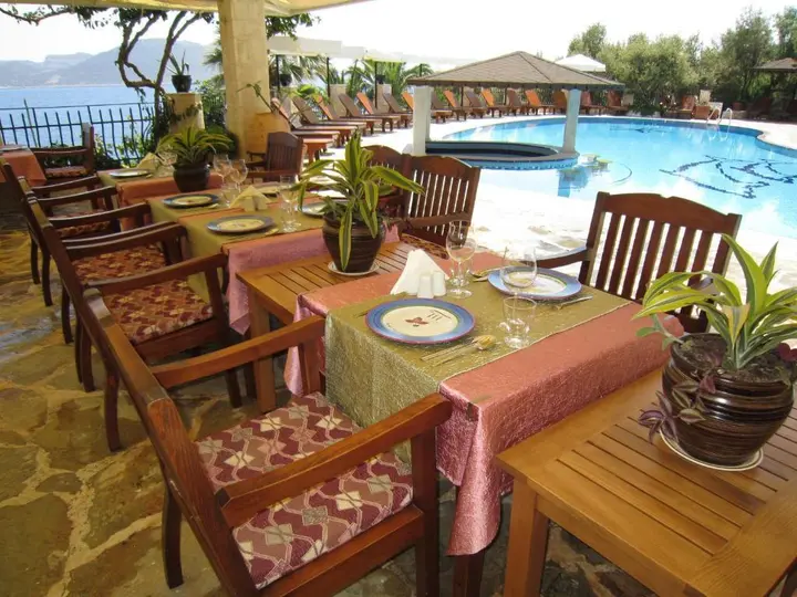 Каш: Hadrian Hotel