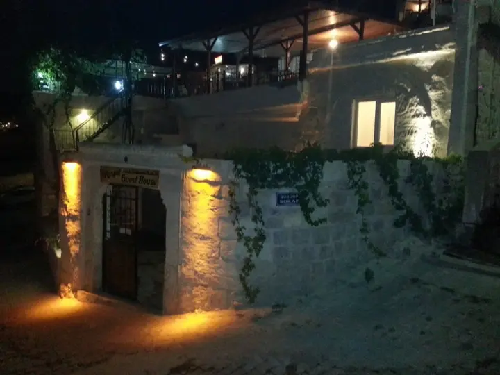 Whisper Cave House — фото 1