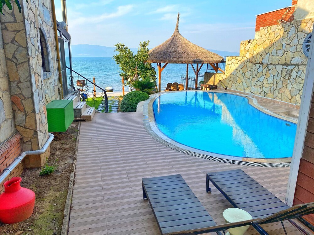 Увезпинар: Villa Atroa