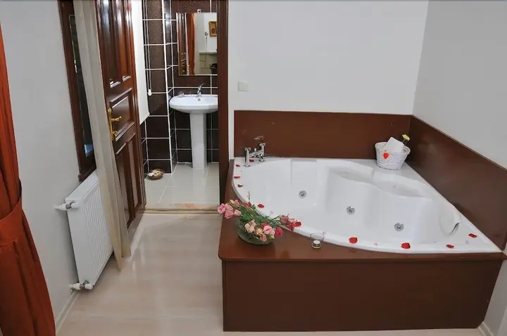 Сайл: Agva Inn Hotel