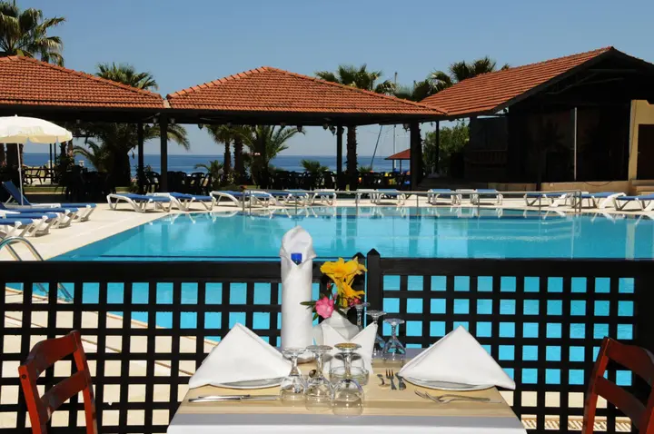 Чамьюва: Club Akman Beach Hotel