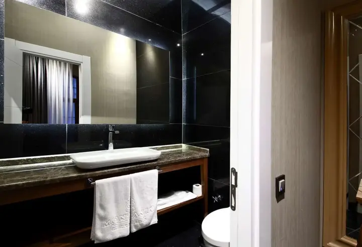 Муданья: Montania Special Class Hotel