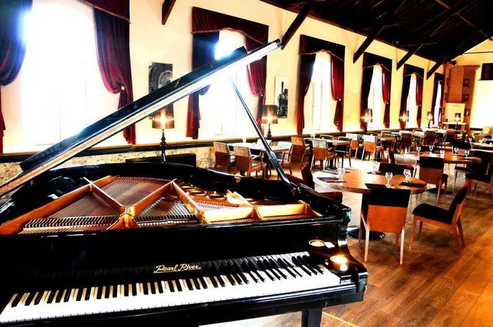 Муданья: Montania Special Class Hotel