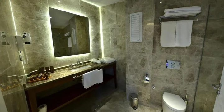 Муданья: Montania Special Class Hotel