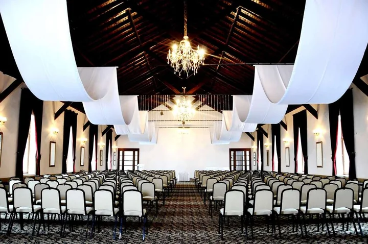 Муданья: Montania Special Class Hotel